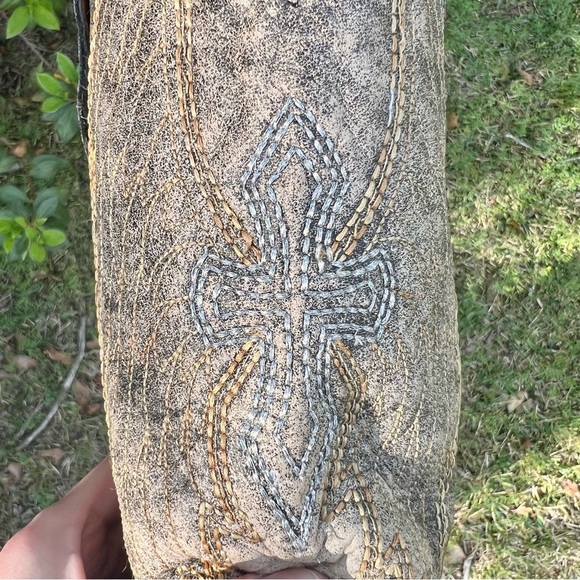 TEEN'S CORRAL CROSS AND WINGS EMBROIDERY SQUARE TOE COWBOY BOOT - Picture 6 of 12